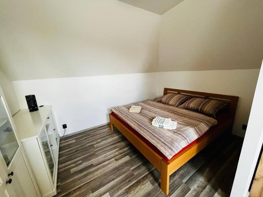 Apartment Prijemny Podkrovni S Parkovanim Na Pozemku. Trsice