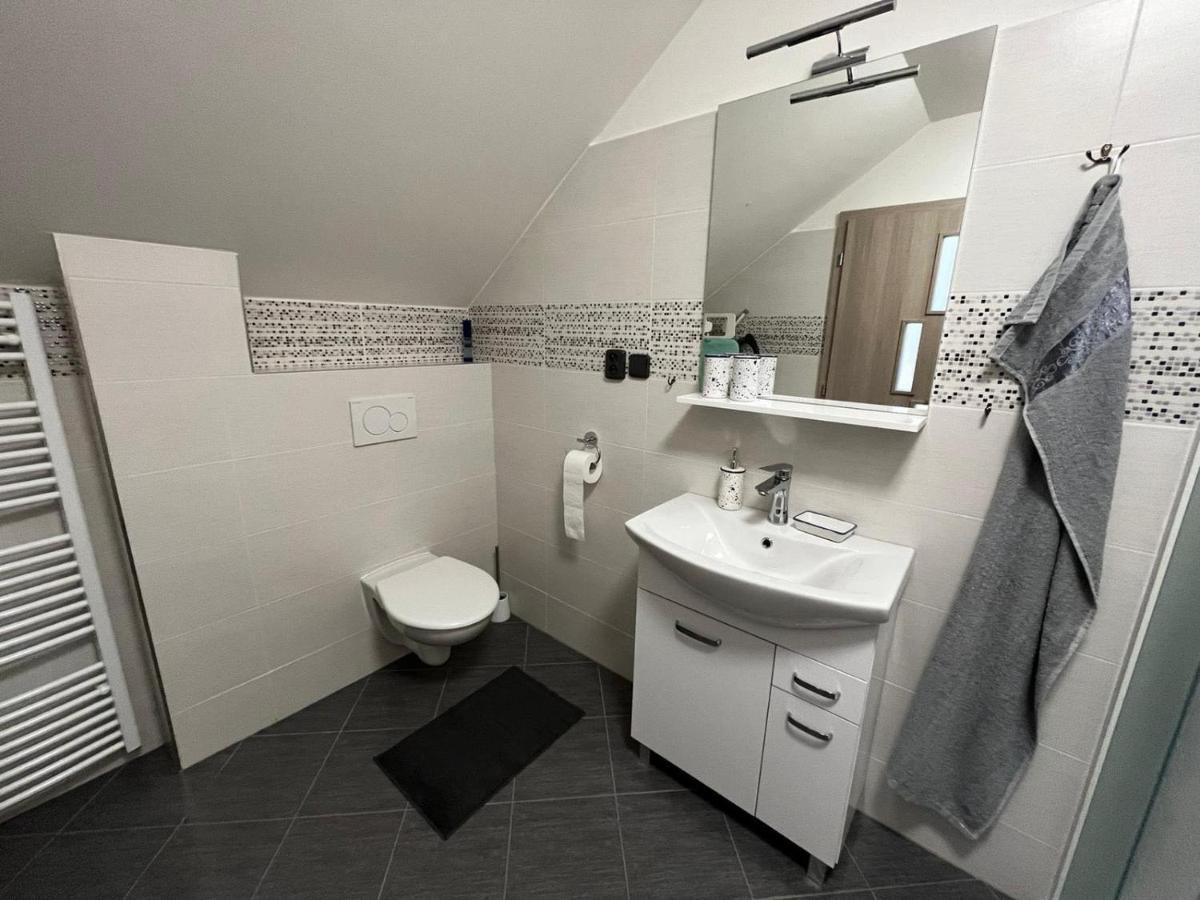 Apartment Prijemny Podkrovni S Parkovanim Na Pozemku. *