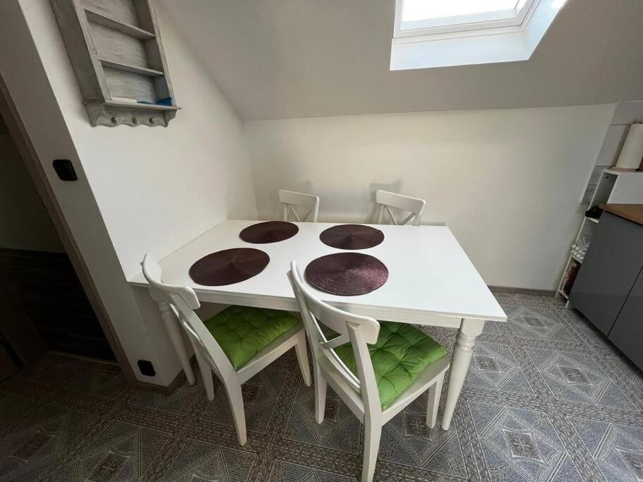 Apartment Prijemny Podkrovni S Parkovanim Na Pozemku. *