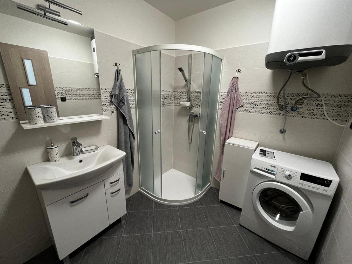 Apartment Prijemny Podkrovni S Parkovanim Na Pozemku.